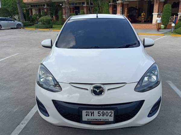 Mazda 2 Elegance (4 ประตู) ปี 2012 สีขาว