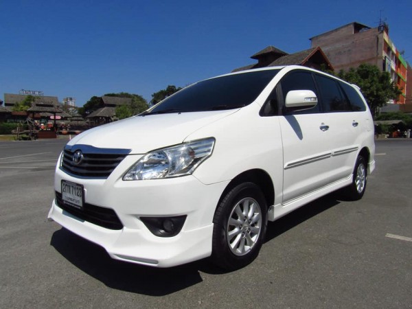 Toyota Innova ปี 2013 สีขาว