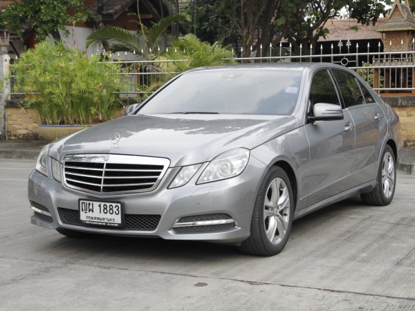 Mercedes-Benz E-Class W212 E250 ปี 2011 สีเทา