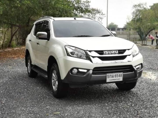 Isuzu MU-X ปี 2013 สีขาว