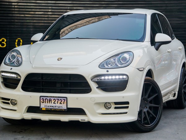 Porsche Cayenne ปี 2011 สีขาว