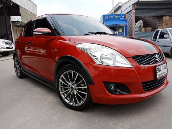 Suzuki Swift ปี 2013 สีแดง