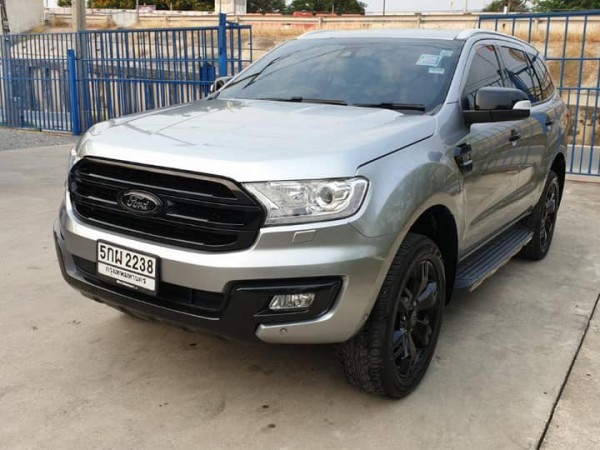 Ford Everest ปี 2016 สีเงิน