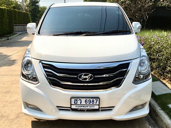 Hyundai H-1 ปี 2016 สีขาว