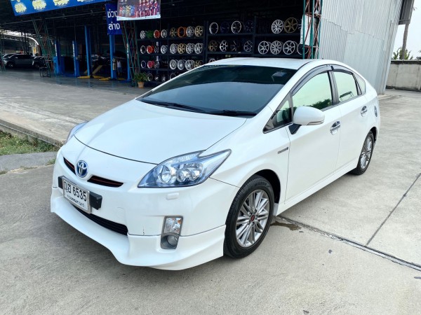 Toyota Prius ปี 2011 สีขาว