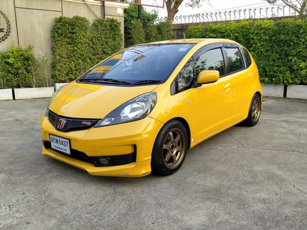 Honda Jazz GE ปี 2010 สีเหลือง