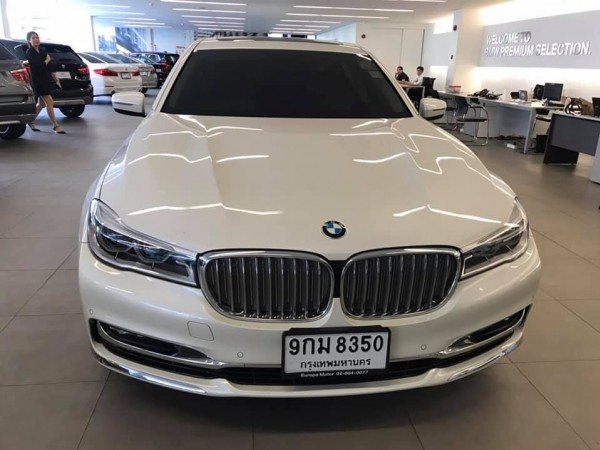 BMW 7 Series Gen6 G12 740Li ปี 2016 สีขาว