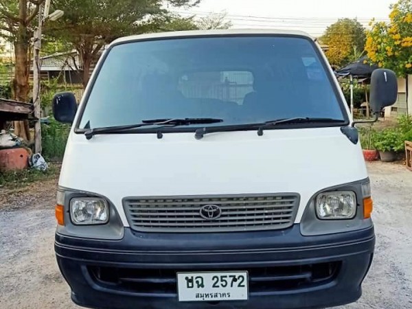 Toyota HiAce ตู้ทึบ ปี 2003 สีขาว