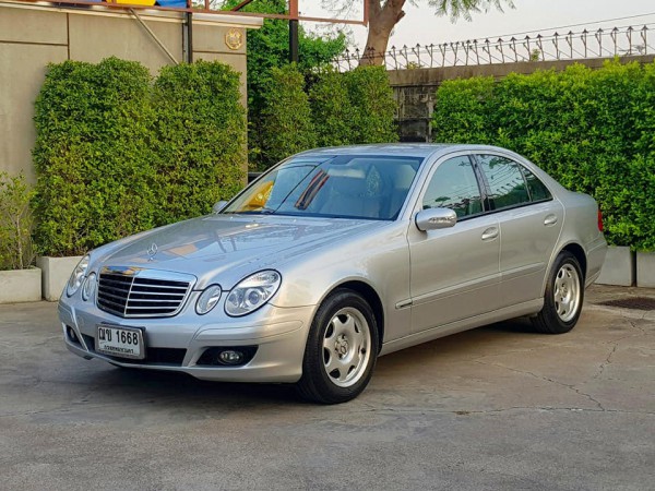 Mercedes-Benz E-Class W211 E220 ปี 2003 สีเงิน