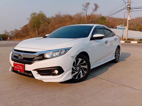 Honda Civic Sedan ปี 2017 สีขาว