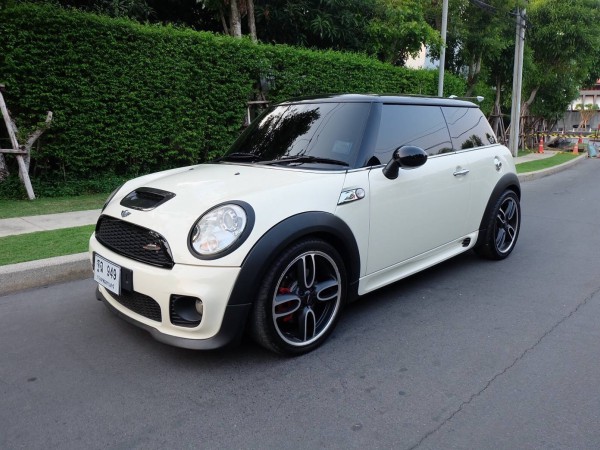 Mini Cooper S Look2 ปี 2009 สีขาว