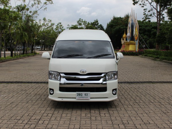 Toyota HiAce Commuter ปี 2015สีขาว