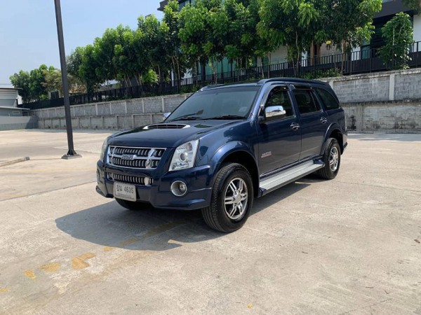 Isuzu MU-7 ปี 2010 สีน้ำเงิน