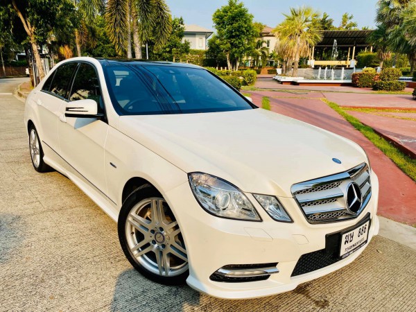 Mercedes-Benz E-Class W212 E200 ปี 2012 สีขาว