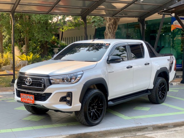 Toyota Hilux Revo Prerunner (4 ประตู) ปี 2019 สีขาว