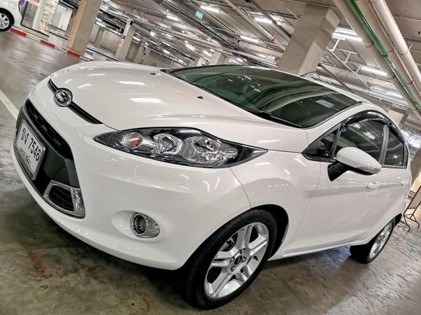 Ford Fiesta ปี 2013 สีขาว