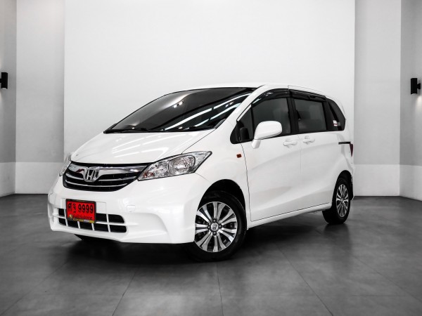 Honda Freed ปี 2012 สีขาว