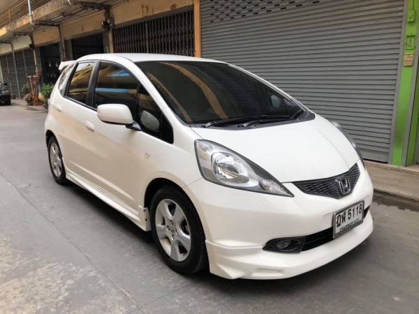 Honda Jazz GE ปี 2011 สีขาว