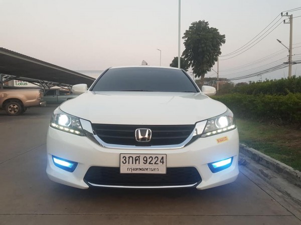 Honda Accord Gen 9 ปี 2013 สีขาว