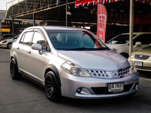 Nissan Tiida ปี 2010 สีเงิน