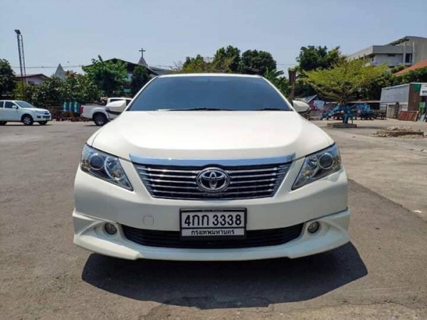 Toyota Camry ปี 2015 สีขาว