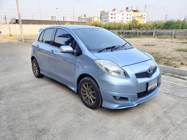 Toyota Yaris ปี 2011 สีฟ้า