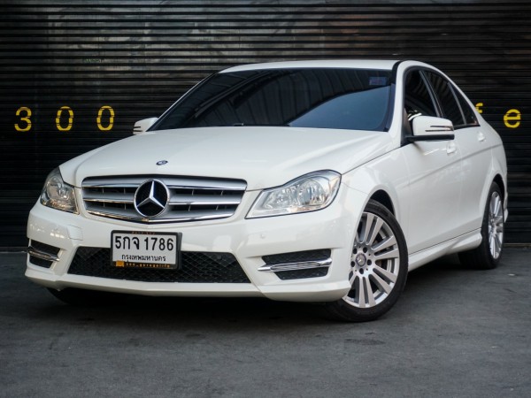 Mercedes-Benz C-Class W204 C200 ปี 2013 สีขาว