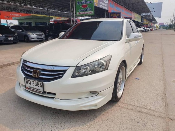 Honda Accord Gen 8 ปี 2011 สีขาว