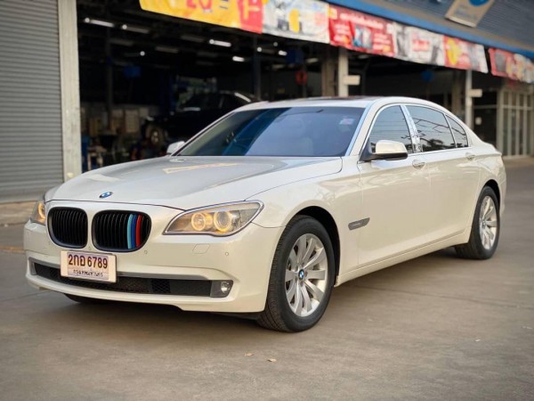 BMW 7 Series Gen5 F01 730Ld ปี 2012 สีขาว