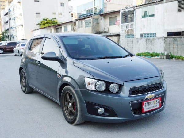 Chevrolet Sonic โฉม 5 ประตู ปี 2013 สีเทา