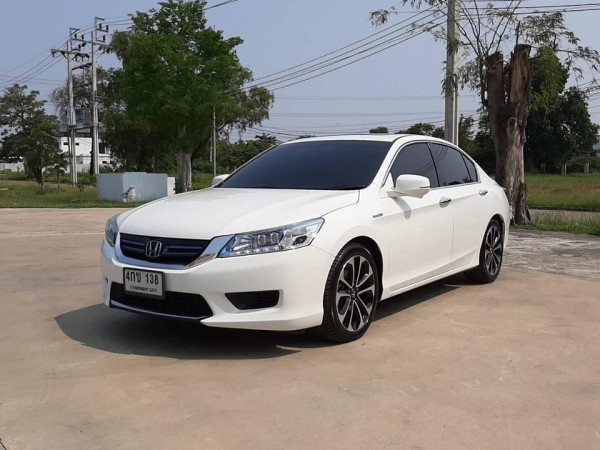 Honda Accord ปี 2015 สีขาว