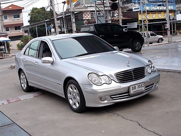 Mercedes-Benz C-Class W203 C220 ปี 2006 สีเทา