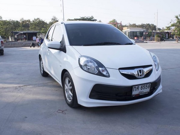 Honda Brio ปี 2011 สีขาว