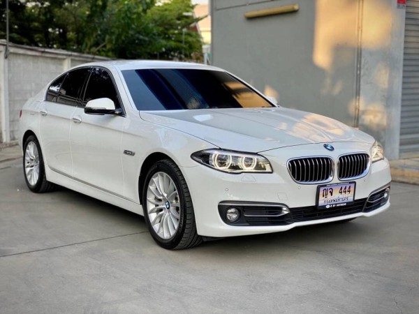 BMW 5 Series F10 528i ปี 2015 สีขาว
