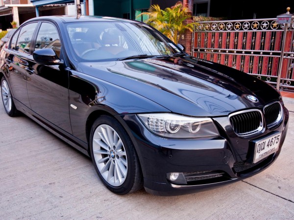 BMW 3 Series E90 320d ปี 2011 สีดำ