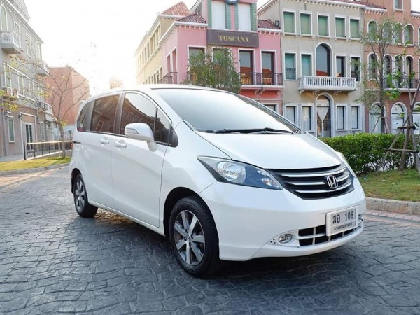 Honda Freed ปี 2011 สีขาว