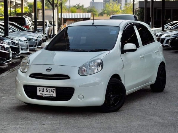 Nissan March ปี 2012 สีขาว