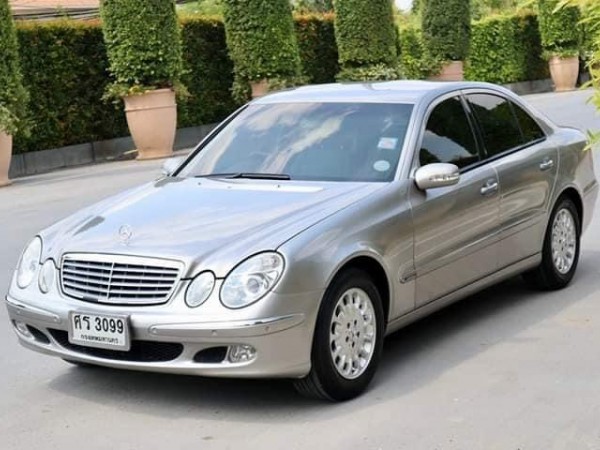 Mercedes-Benz E-Class W211 E220 ปี 2005 สีเงิน