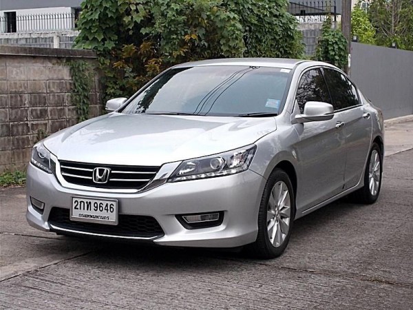 Honda Accord ปี 2013 สีเทา