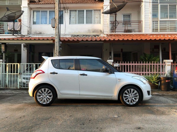 Suzuki Swift ปี 2016 สีขาว