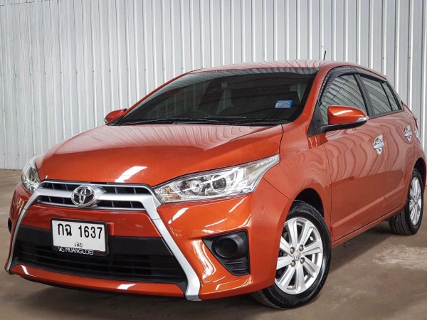 Toyota Yaris ปี 2017 สีส้ม