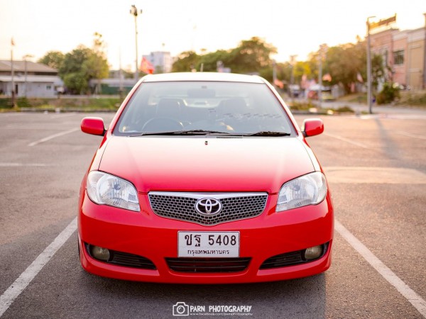 Toyota Vios ปี 2002 สีแดง