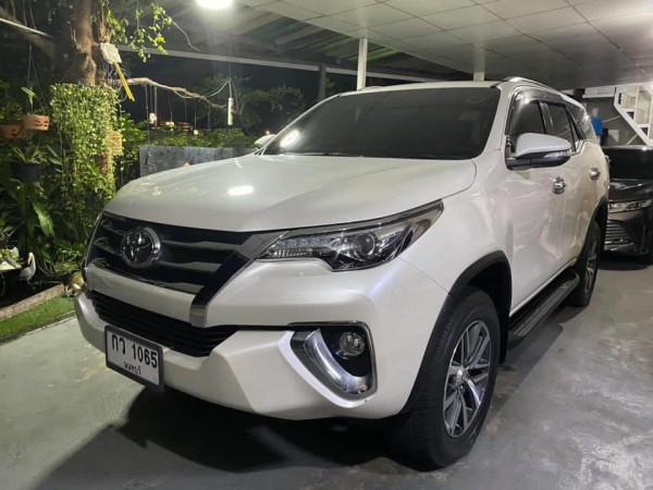 Toyota Fortuner ปี 2016 สีขาว