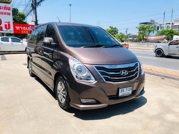 Hyundai H-1 ปี 2014 สีเทา