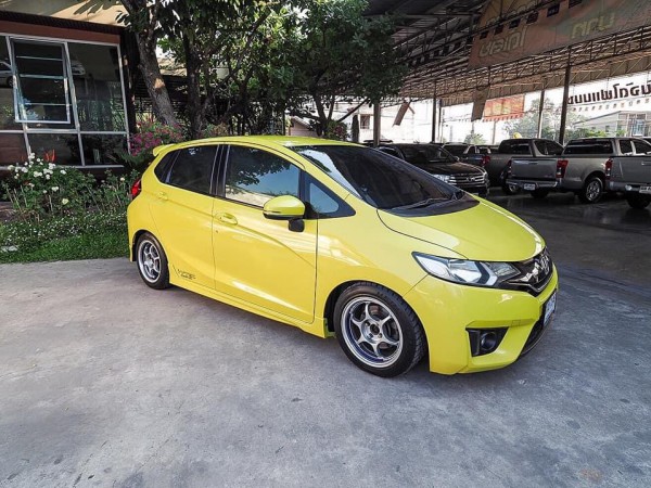 Honda Jazz GK ปี 2015 สีเหลือง