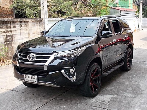 Toyota Fortuner ปี 2016 สีดำ