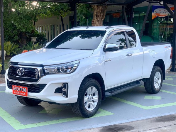 Toyota Hilux Revo Prerunner (Cab) ปี 2018 สีขาว