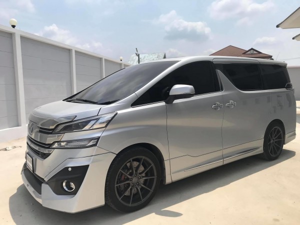 Toyota Vellfire ปี 2016 สีเทา