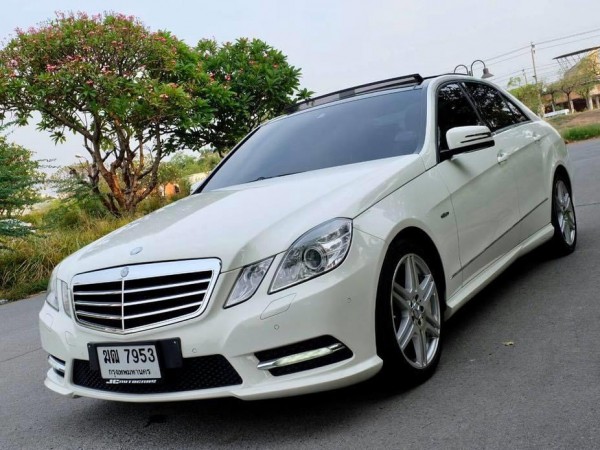 Mercedes-Benz E-Class W212 E200 ปี 2012 สีขาว