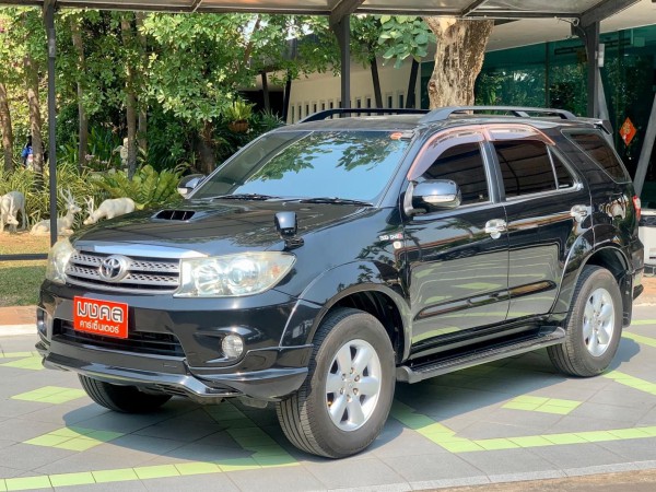 Toyota Fortuner ไมเนอร์เชนจ์ 1 ปี 2010 สีดำ